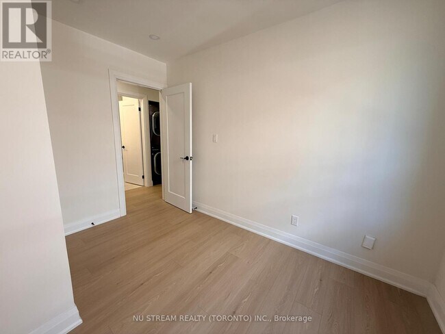 Building Photo - 6 Rosemarie Dr