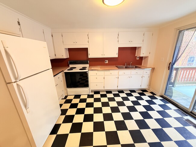 Building Photo - 199 Mount Auburn St