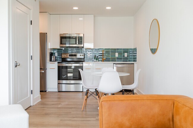 Building Photo - 1500 Main St