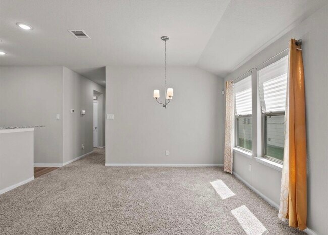 Foto del edificio - 5339 CJ Walker Ln