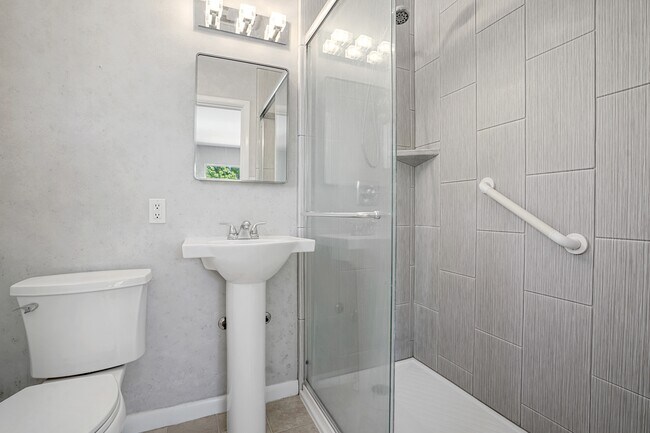 Foto del edificio - 1733 Maplewood Dr