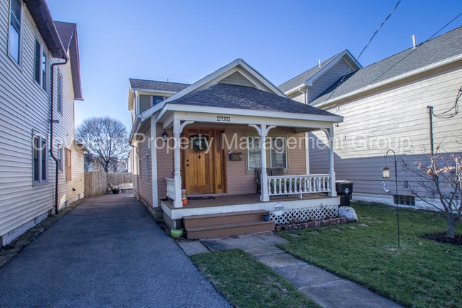 Building Photo - 1450 W 48th St