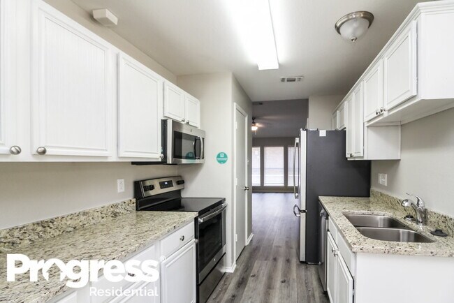 Building Photo - 300 Oak Meadow Ln