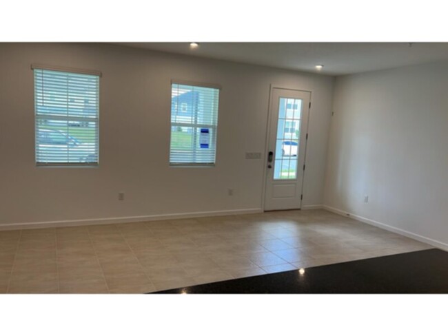Foto del edificio - Brand New 3 bed 2.5 bath Townhome