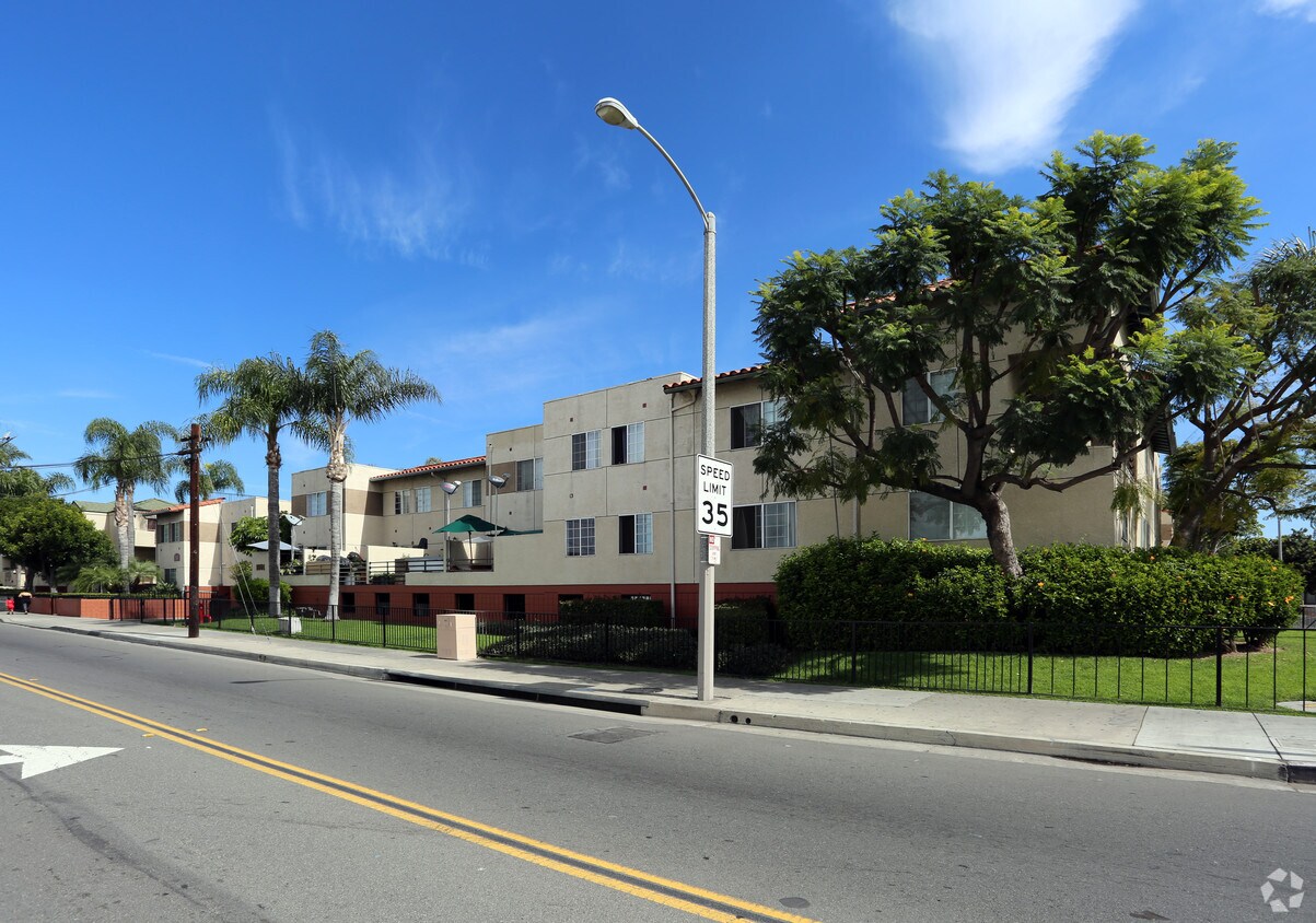 Foto principal - Emerald Terrace Apartments 2