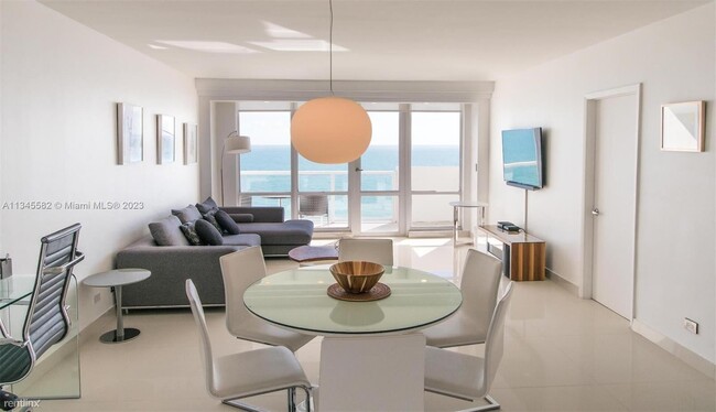 Building Photo - 2 br, 2.5 bath House - 5601 Collins Ave Ap...