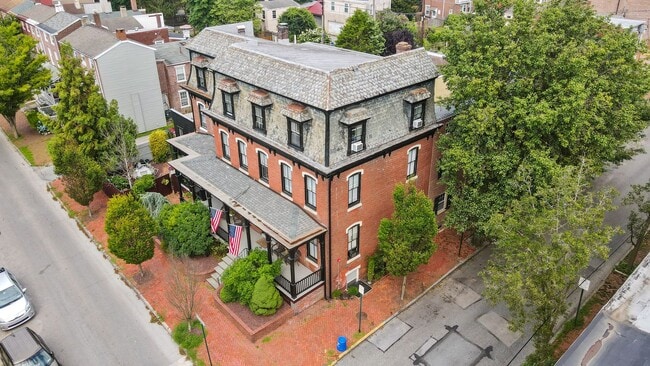 Photo - 201 W Barnard St Apartment