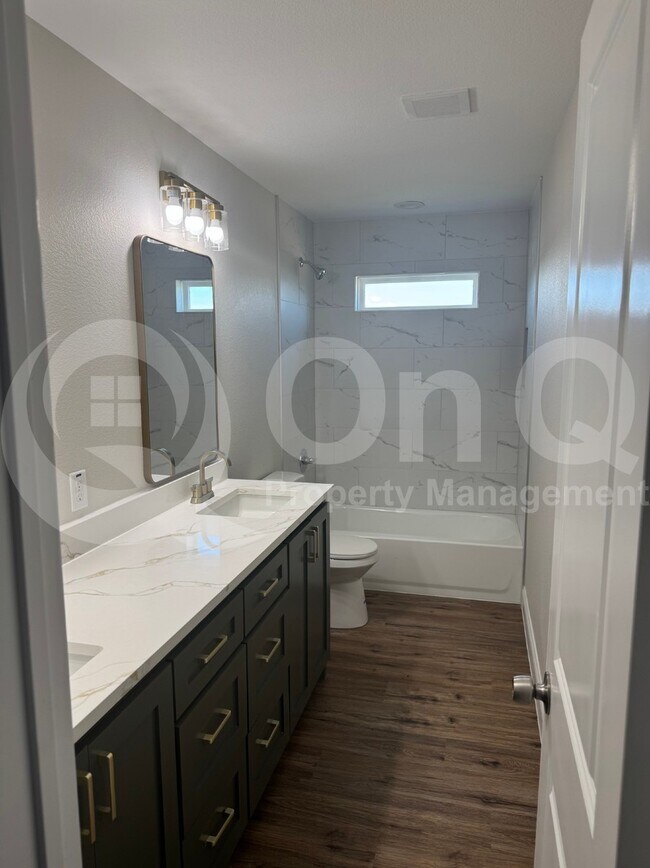 Foto del edificio - 8003 W Elizabeth Ln