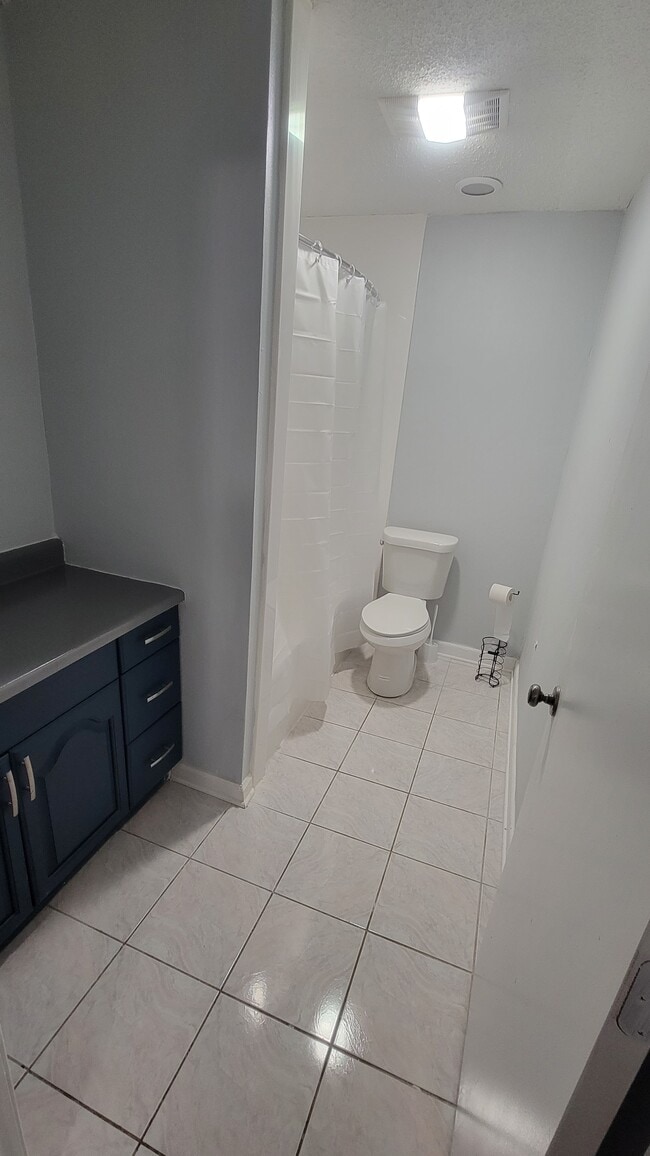 Foto del edificio - 829 Bellemeade Blvd