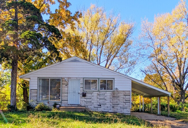 Building Photo - 277 Roderick Dr