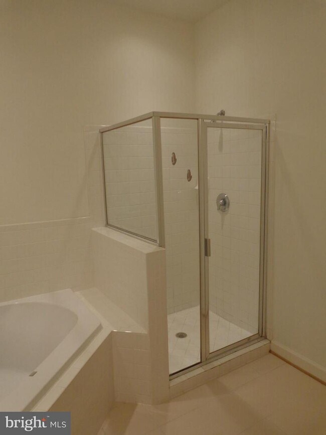 830 Belmont Bay Dr Unit 306, Woodbridge, VA 22191 Condo for Rent in