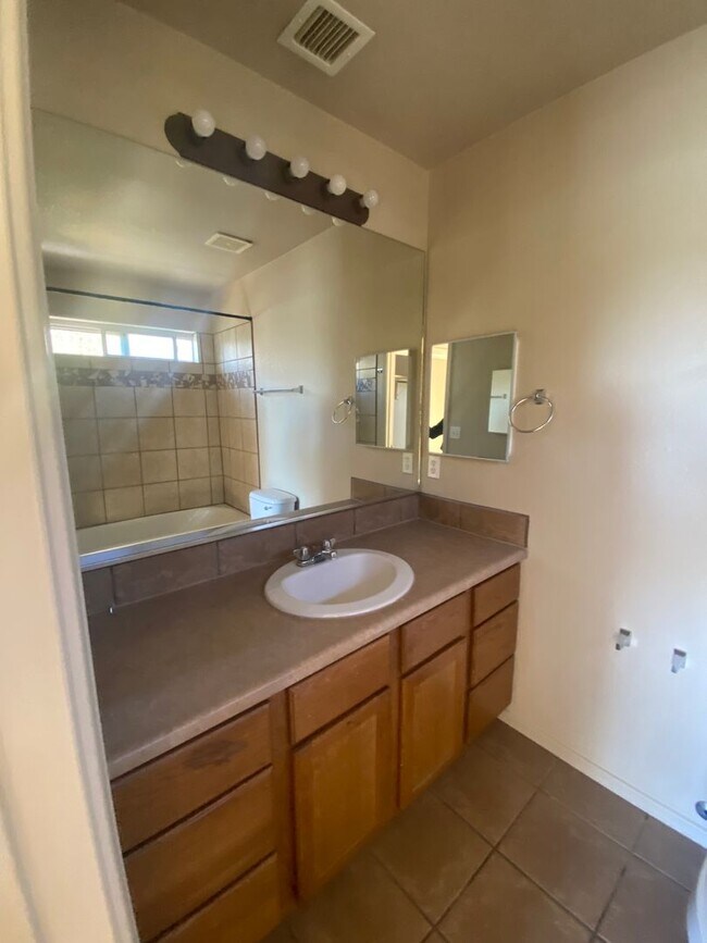 Foto del edificio - 4 Bedroom, 2 Bathroom House Available Now!