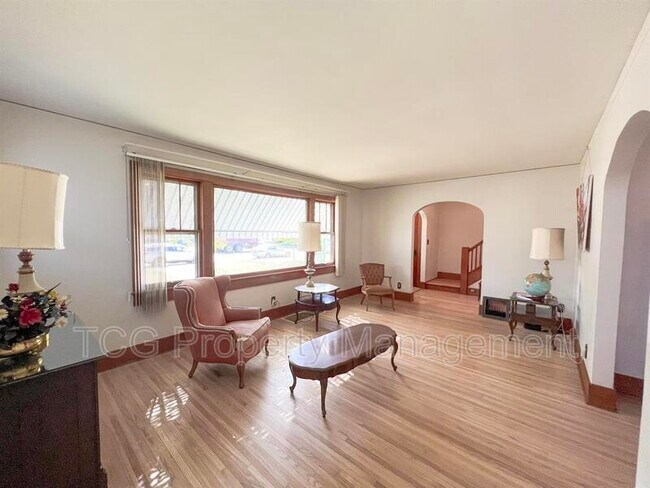 Foto del edificio - 1210 W Madison St