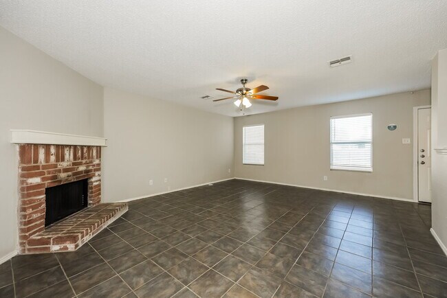 Foto del edificio - 2404 Faircrest Dr