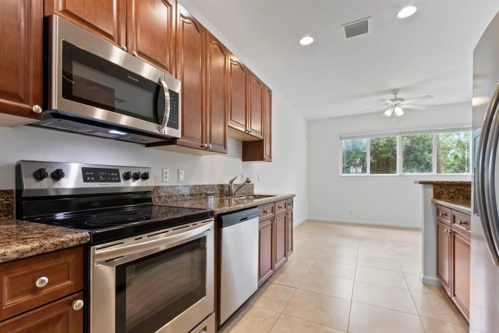 Building Photo - 6120 SE Portofino Cir