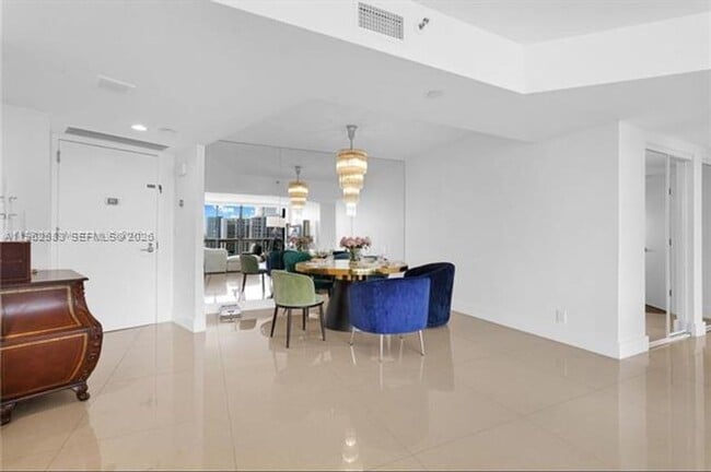 Foto del edificio - 1000 W Island Blvd