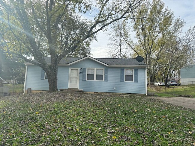 Building Photo - Cute 3 Bed/1 Bath off Cunningham Lane! New...