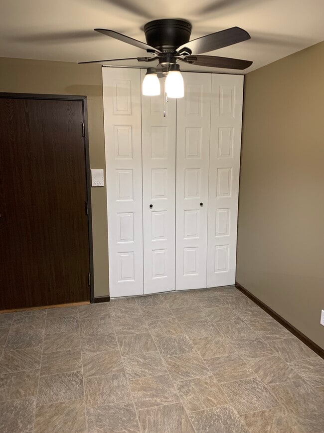 Foto del edificio - 1614 E Harding Dr