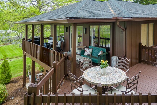 Foto del edificio - Exceptional home located in the Country Cl...