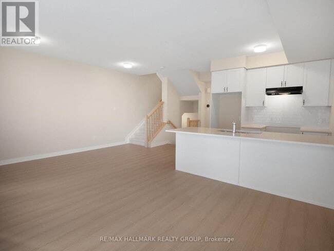 Building Photo - 420 Mishi Private