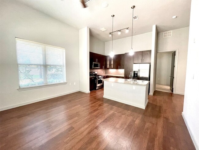 Building Photo - 2525 McCue Rd