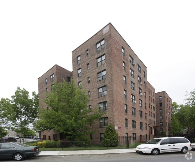 Dara Gardens Residential Co Op Apartments Flushing Ny Apartments Com