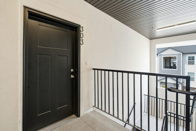 Foto del edificio - 858 Coulsen Dr