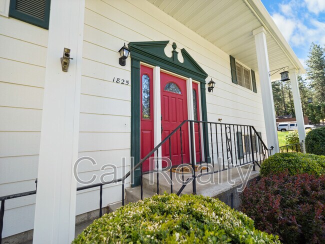 Building Photo - 1825 S Lake Rd