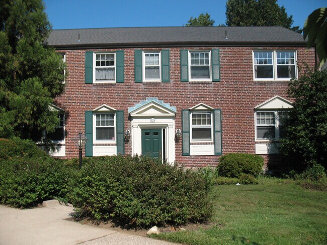Building Photo - 500 E Lancaster Ave