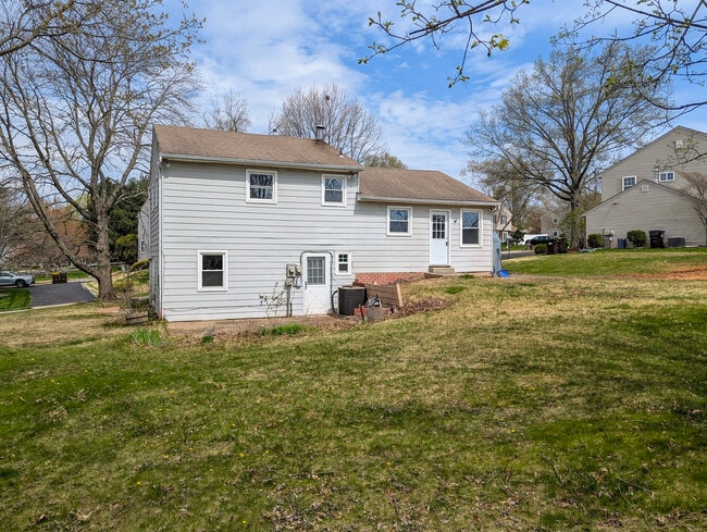 Building Photo - 1583 Yeakel Way