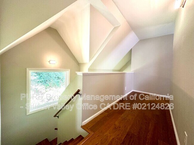 Foto del edificio - 2430 Jarvis Rd
