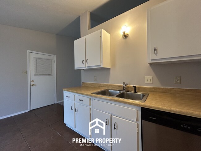 Building Photo - Spacious 3BR/2BA Near Southwind | High Ceilings, Fireplace & 2-Car Garage