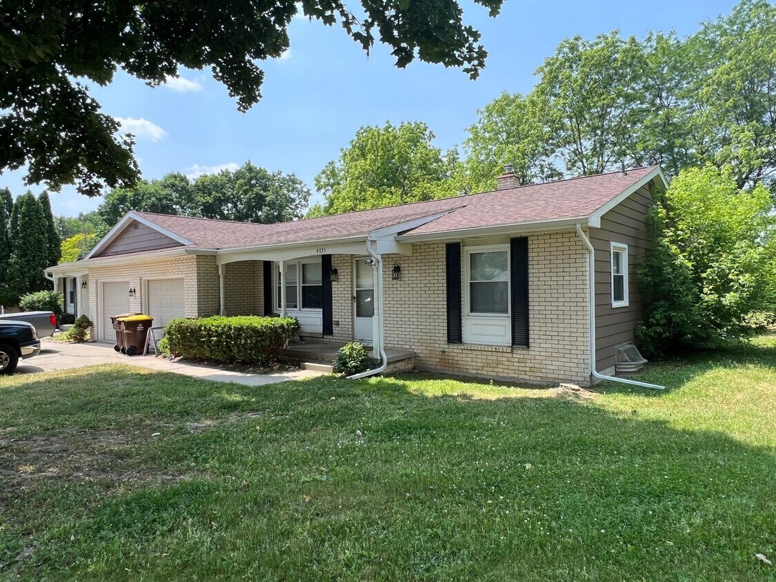 Foto principal - Spacious 2-BDR 1-BTH Duplex in Okemos