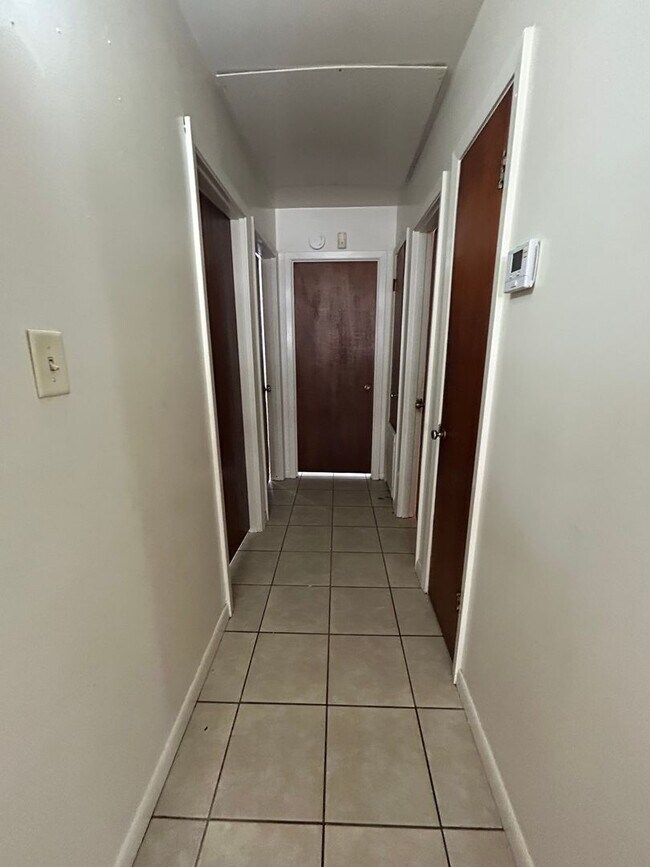 Building Photo - 301 Doc Duhon St