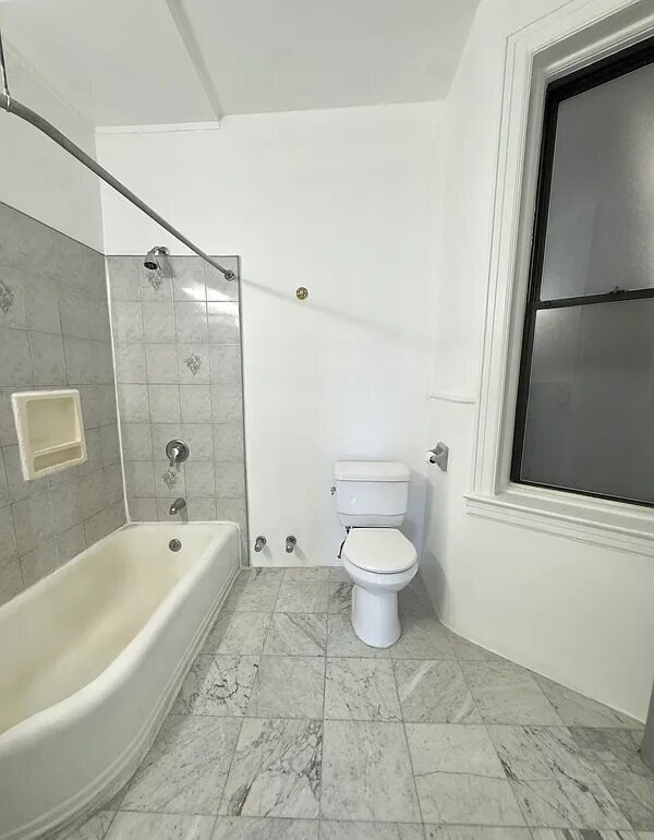 Foto del edificio - Beautiful one bathroom apartment on a beautiful tree-lined block in Bedford-Stuyvesant