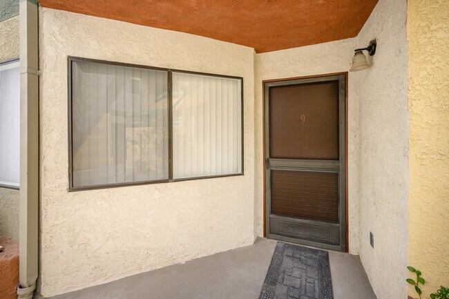 Foto del edificio - 1142 Stanley Ave