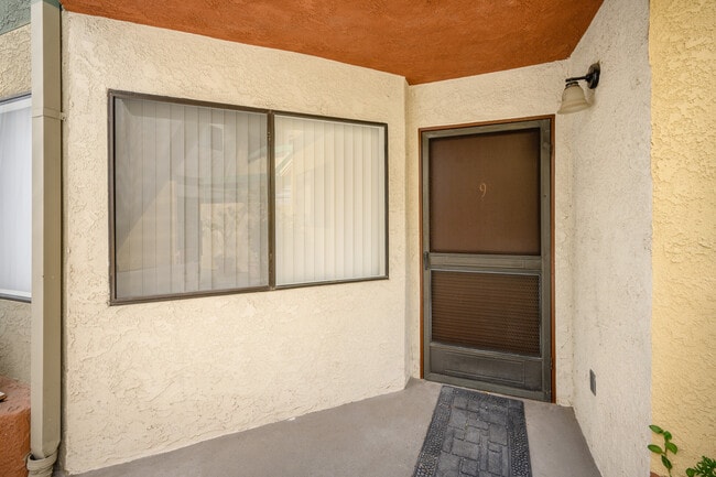 Building Photo - 1142 Stanley Ave