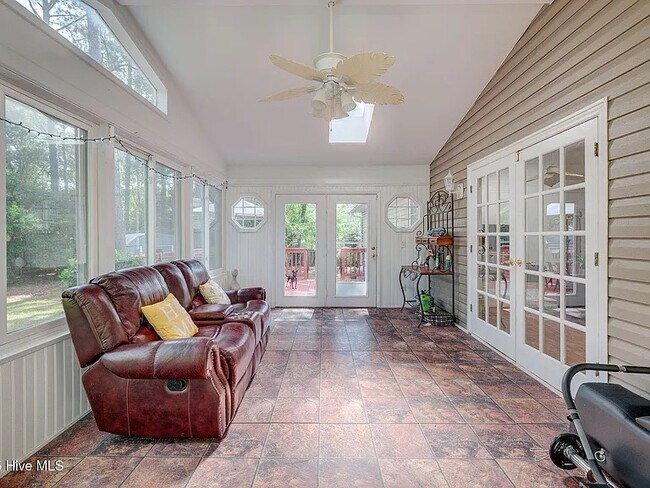 Foto del edificio - 5029 Woods Edge Rd