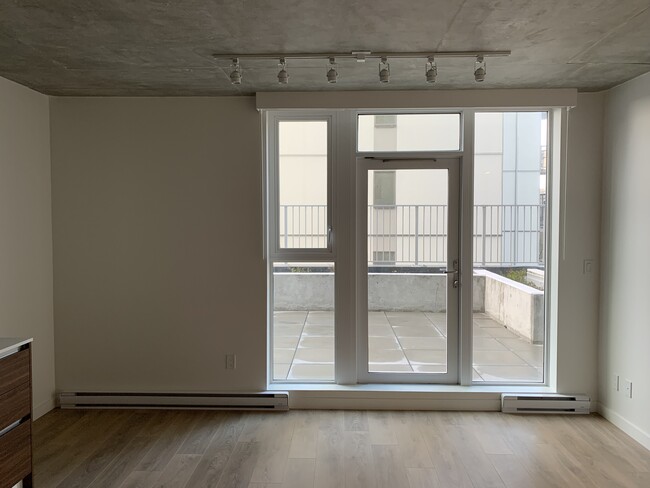 Main room - 1097 View St