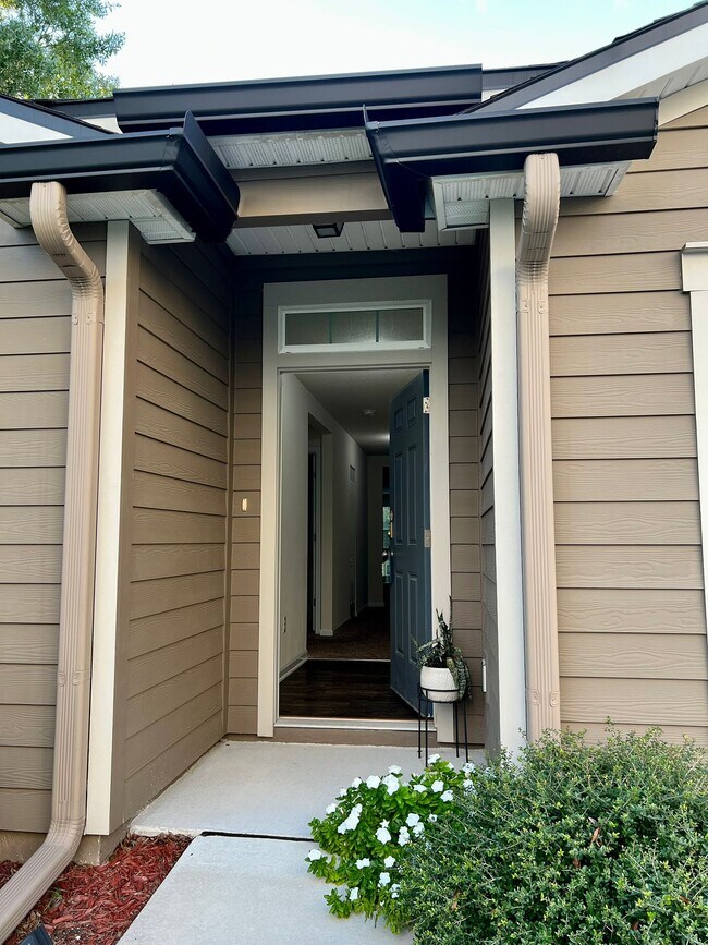Building Photo - 849 Cameron Oaks Pl
