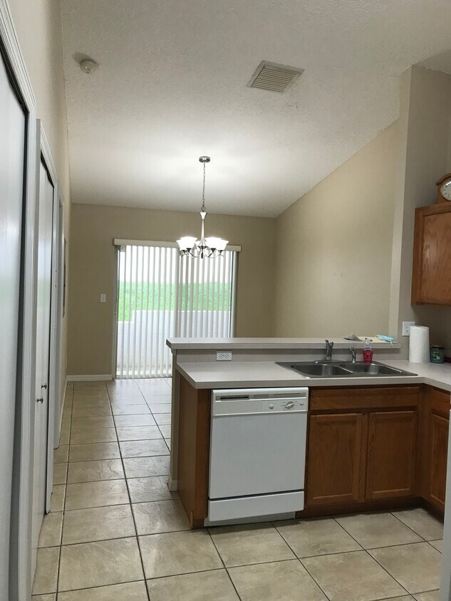 638 S Grand Hwy Unit 638, Clermont, FL 34711 Condo for Rent in
