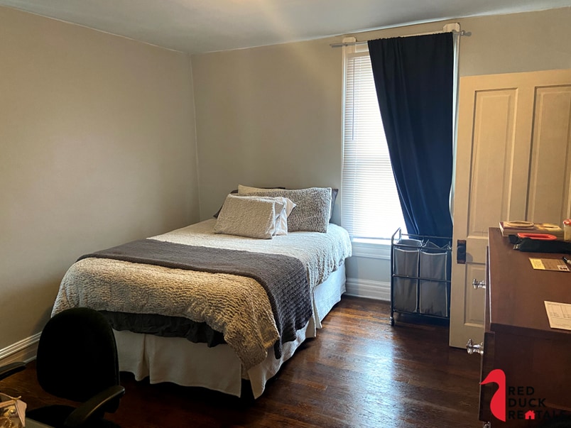 Bed 1 - 1109 Brown St