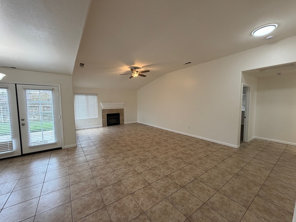 Building Photo - 4400 Oldcastle Ave