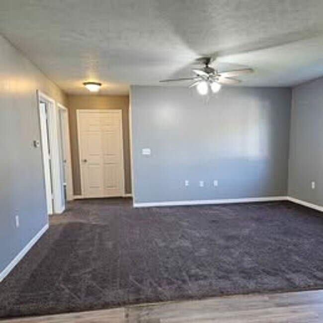 Foto del edificio - 3-bedroom, 2-bathroom, 1 car garage apartment