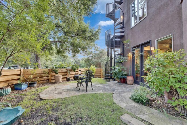 Foto del edificio - 2504 Kinney Rd