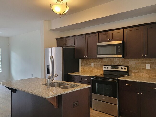 Foto del edificio - Looking for a New Construction Feel—Without the New Construction Price?