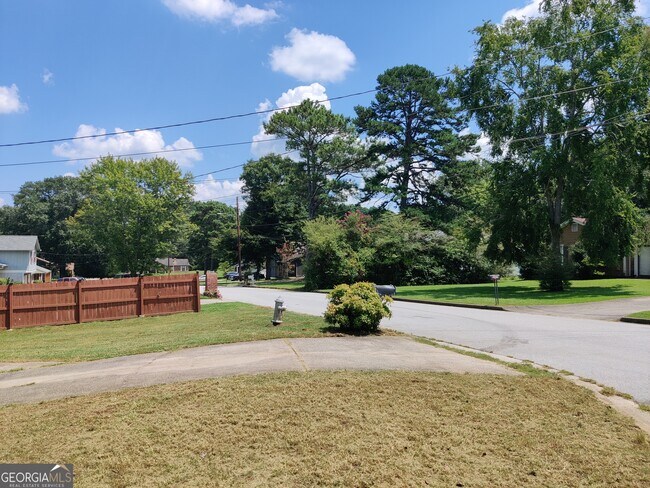 Foto del edificio - 5394 Radford Ln