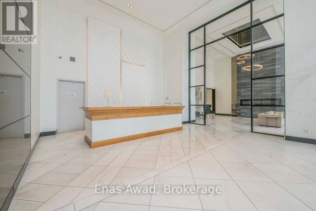 Photo du bâtiment - 255-1255 Bay St