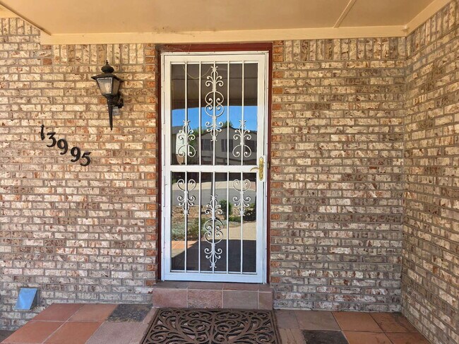 Foto del edificio - Single-Family Home in Near-Perfect Condition | 3-Car Garage | Covered Patio | Large Unfinished Ba...