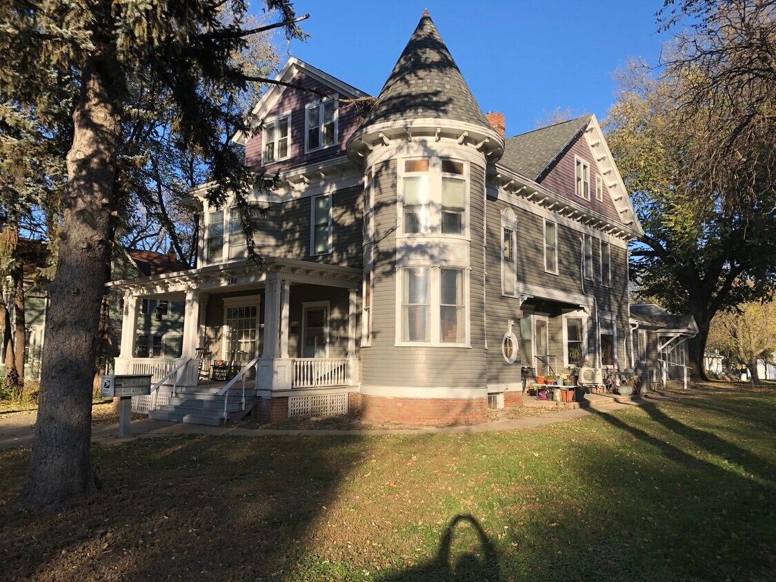 Primary Photo - 208 Forest Ave